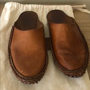 Women’s size 11 Mohinder slides